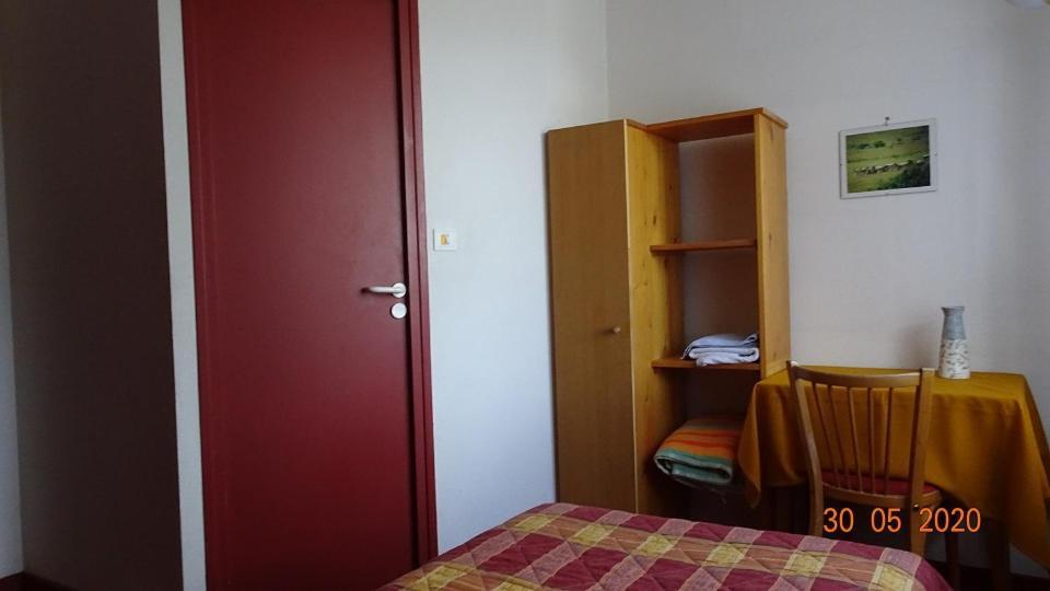 Bed and Breakfast Au Pont De La Gineze Barjac  Экстерьер фото