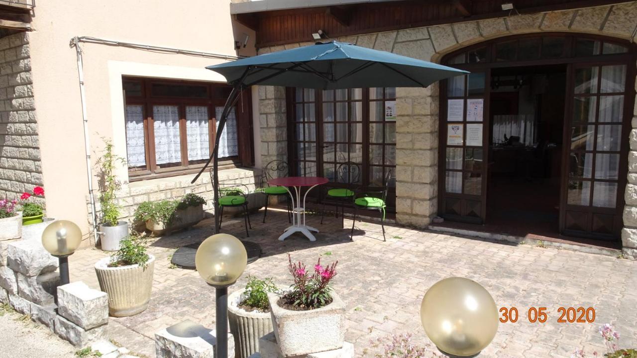 Bed and Breakfast Au Pont De La Gineze Barjac  Экстерьер фото