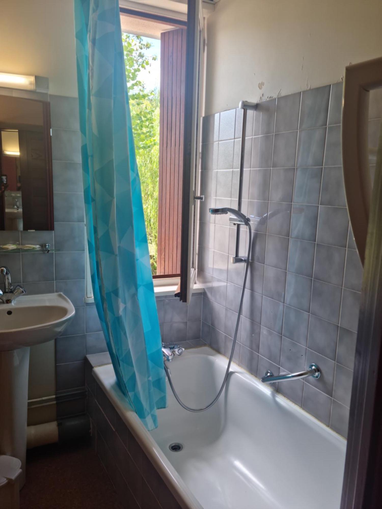 Bed and Breakfast Au Pont De La Gineze Barjac  Экстерьер фото