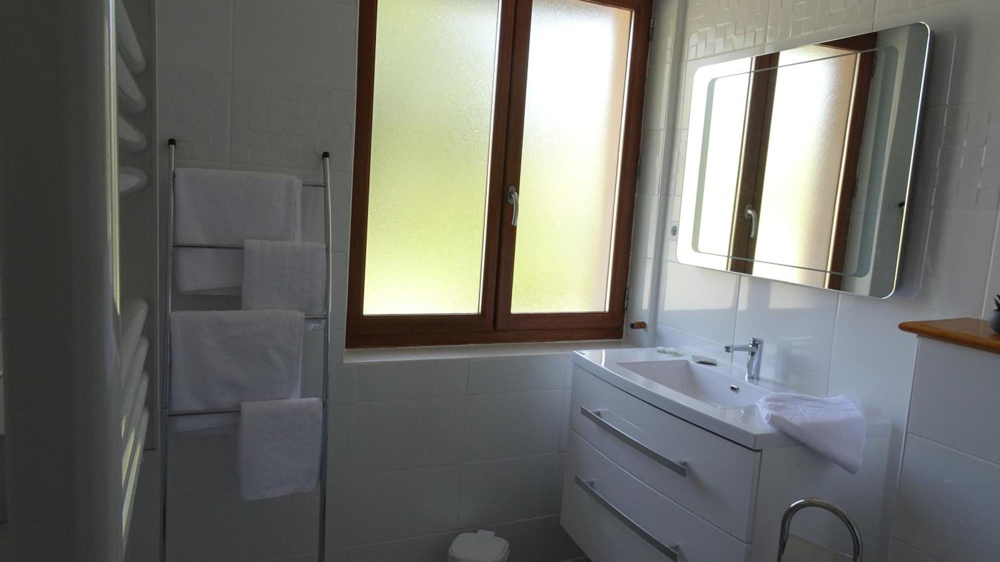 Bed and Breakfast Au Pont De La Gineze Barjac  Экстерьер фото